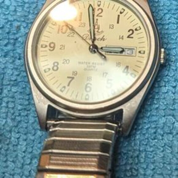 Vintage Darch Russian Military Style watch With Day & Date - Picture 2 of 3